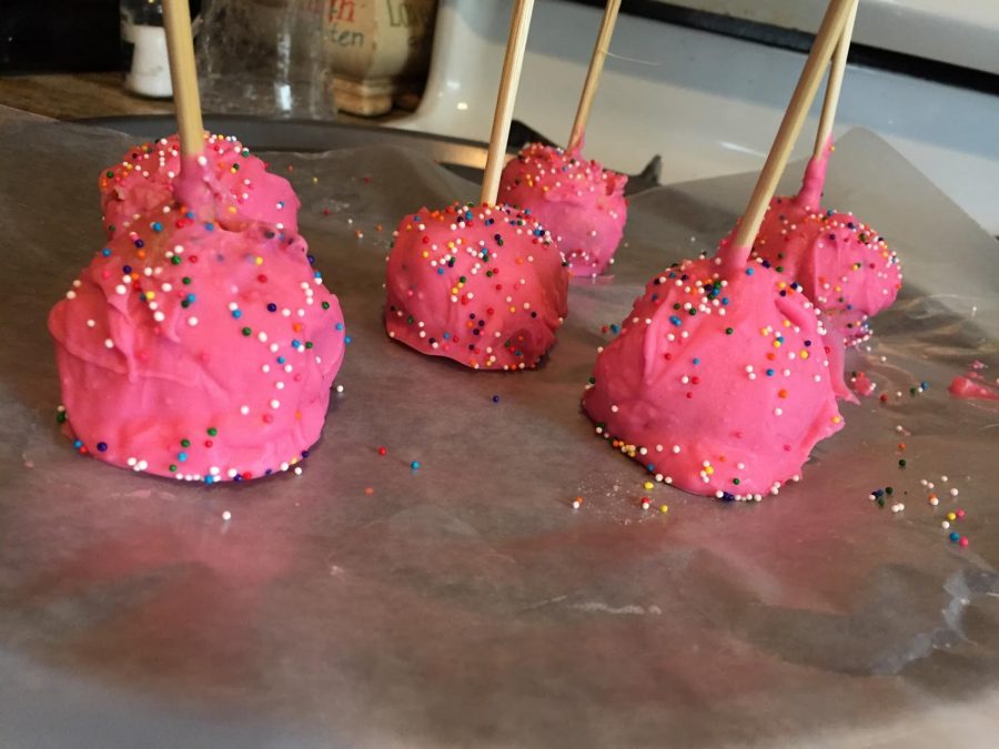 A picture of cake-pops.